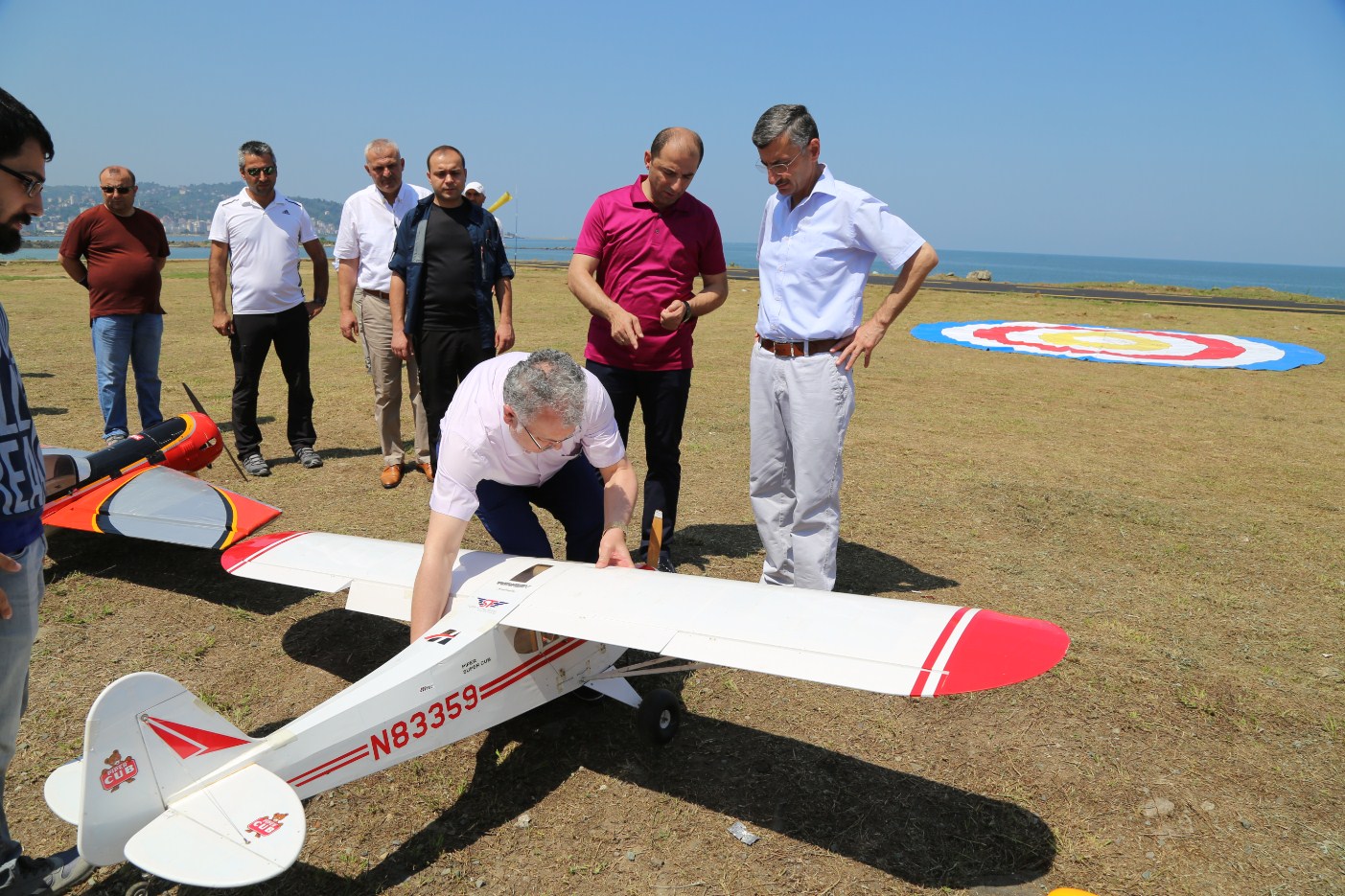 YAMAÇ PARAŞÜTÜ HEDEF YARIŞMASI VE MODEL UÇAK GÖSTERİSİ RİZE'DE DÜZENLENDİ